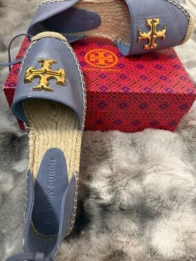 TORY BURCH, Light Blue LEATHER Espadrille Slide with LARGE Gold Logo🔥🔥🔥🔥